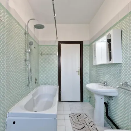 Easy Downtown Guest house