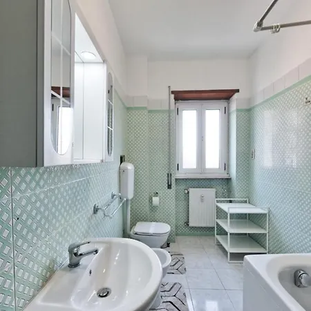 Easy Downtown Guest house